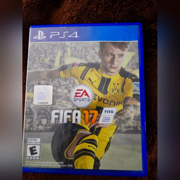 Fifa 17 PS4 - Picture 1 of 3